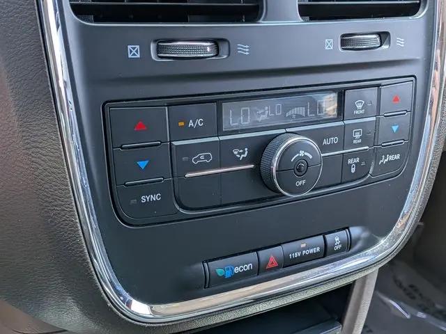 2015 Chrysler Town & Country Touring
