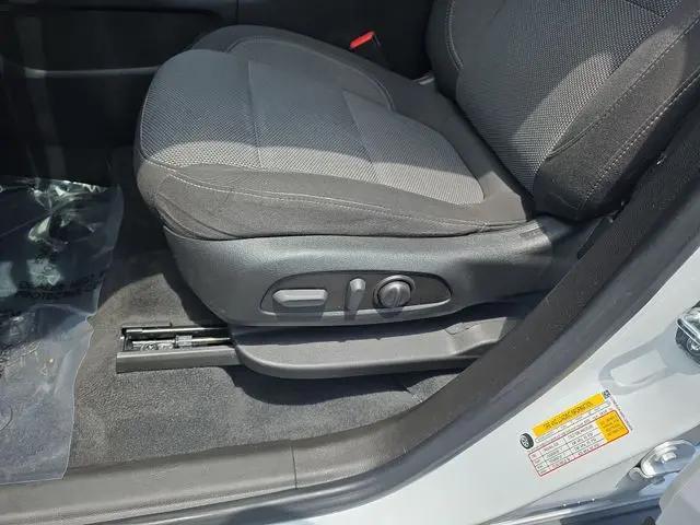 2023 Chevrolet Traverse FWD LT Cloth