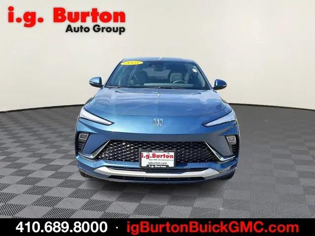 2025 Buick NV Avenir FWD