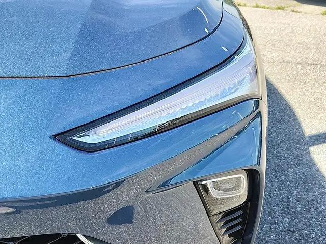 2025 Buick NV Avenir FWD