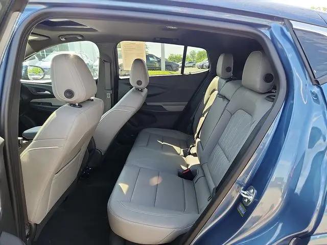 2025 Buick NV Avenir FWD