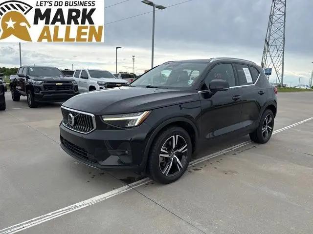 2023 Volvo XC40 B5 Plus Bright Theme