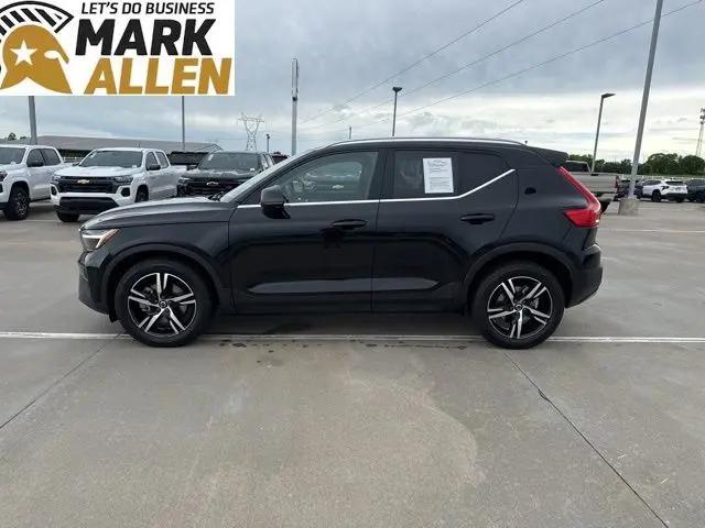2023 Volvo XC40 B5 Plus Bright Theme