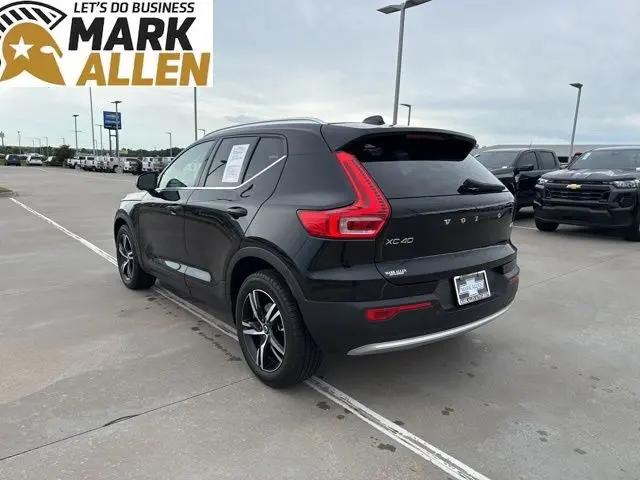 2023 Volvo XC40 B5 Plus Bright Theme