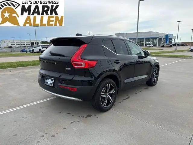 2023 Volvo XC40 B5 Plus Bright Theme