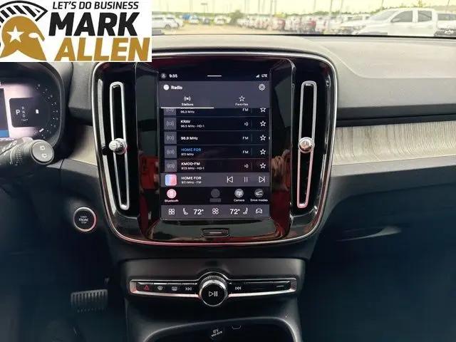 2023 Volvo XC40 B5 Plus Bright Theme