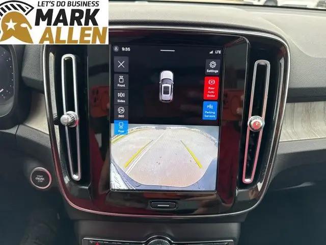 2023 Volvo XC40 B5 Plus Bright Theme