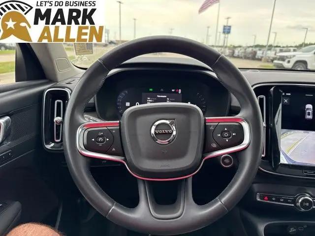 2023 Volvo XC40 B5 Plus Bright Theme