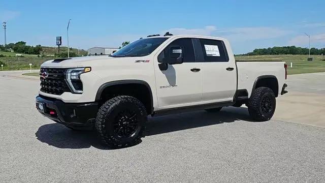 2026 Chevrolet Silverado 2500HD Crew Cab, Standard Bed, XR2, 4WD