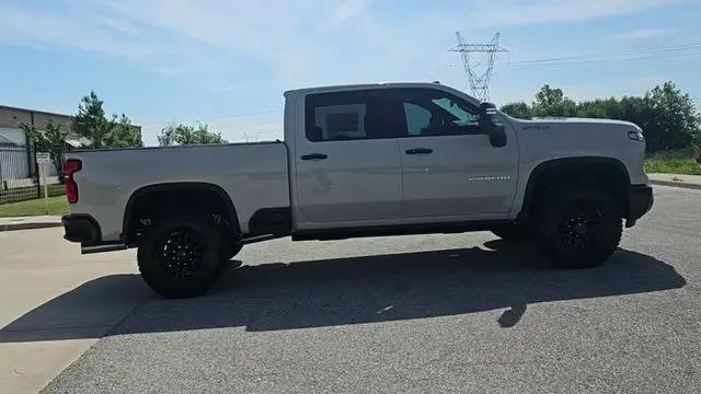 2026 Chevrolet Silverado 2500HD Crew Cab, Standard Bed, XR2, 4WD
