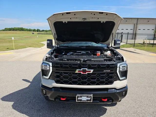 2026 Chevrolet Silverado 2500HD Crew Cab, Standard Bed, XR2, 4WD