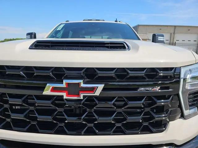 2026 Chevrolet Silverado 2500HD Crew Cab, Standard Bed, XR2, 4WD