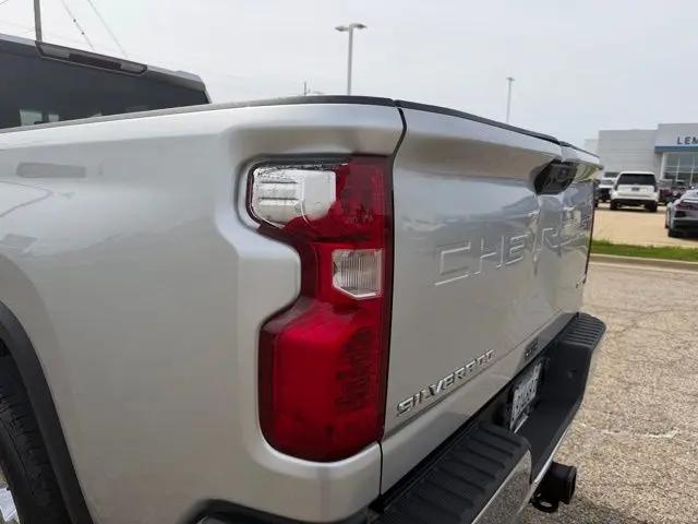 2022 Chevrolet Silverado 2500HD 4WD Crew Cab Standard Bed WT