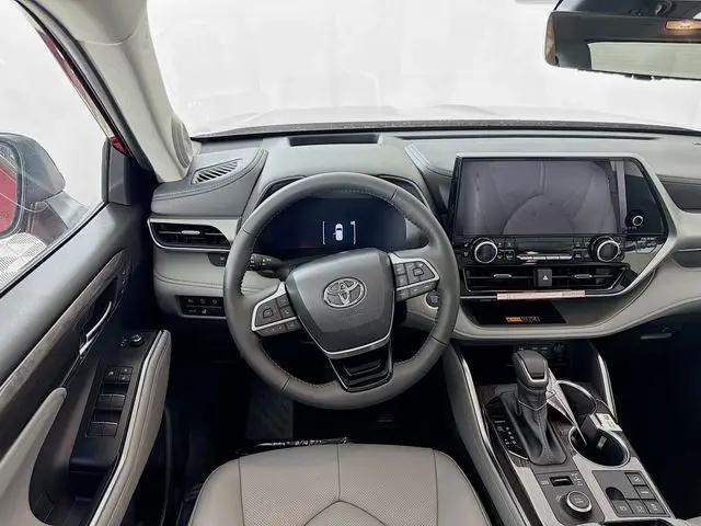 2026 Toyota Highlander Platinum