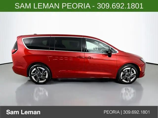 2027 Chrysler Pacifica Limited