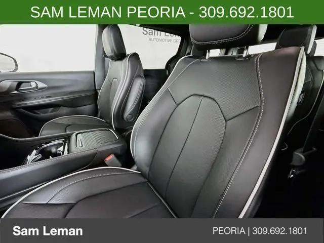 2027 Chrysler Pacifica Limited