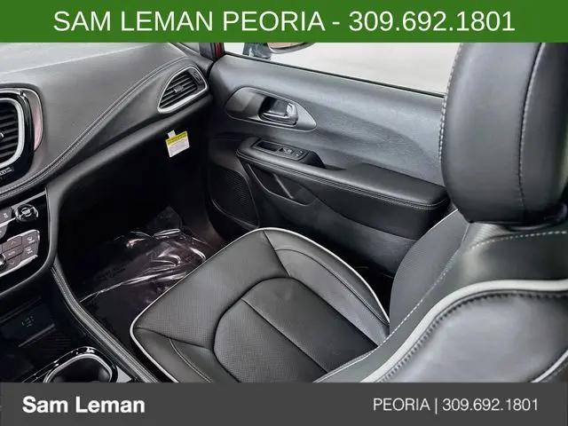 2027 Chrysler Pacifica Limited