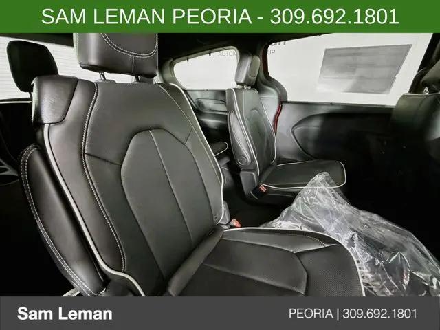 2027 Chrysler Pacifica Limited