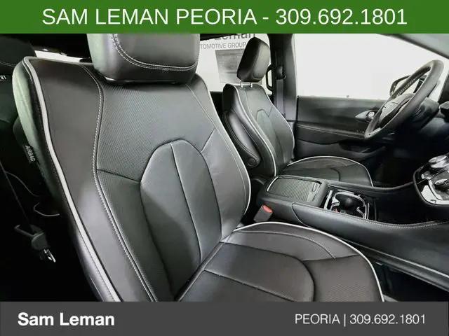2027 Chrysler Pacifica Limited
