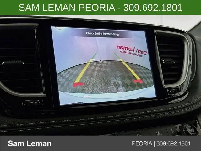 2027 Chrysler Pacifica Select