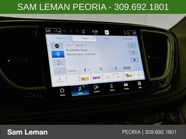2027 Chrysler Pacifica Select