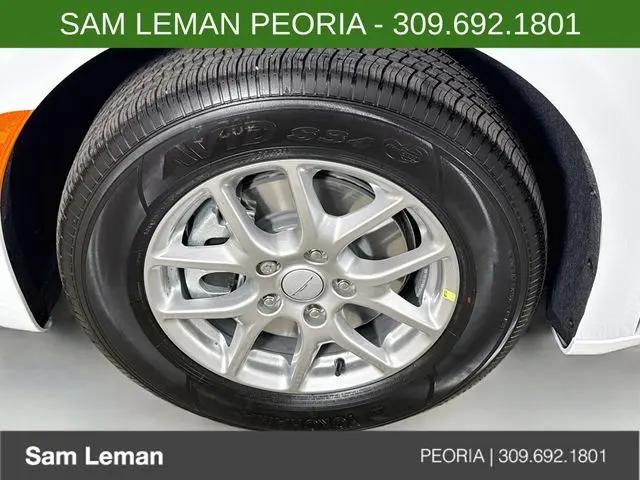 2027 Chrysler Pacifica Select