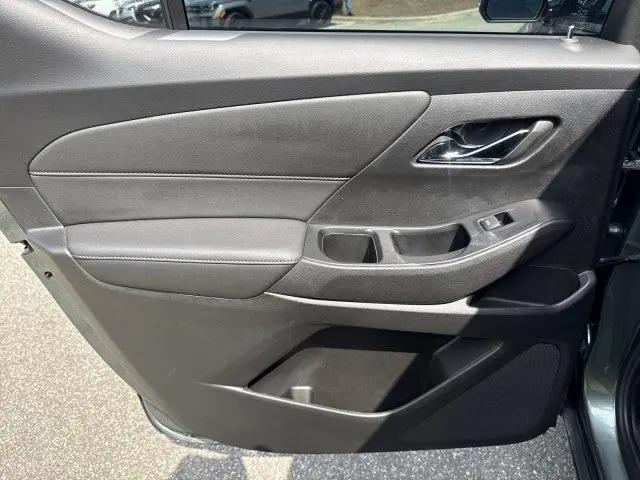 2023 Chevrolet Traverse FWD LT Cloth
