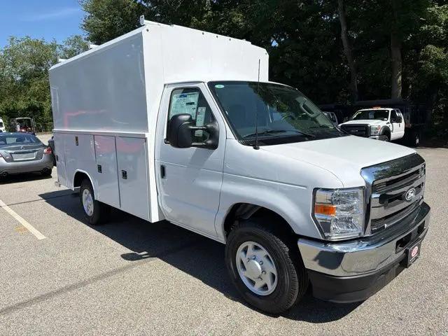 2027 Ford E-350 Cutaway E-350 for sale in Seekonk, MA