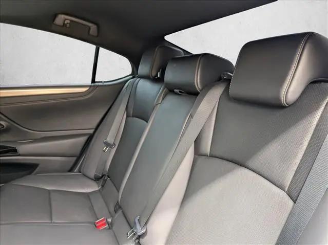2023 Lexus ES 350 F SPORT Handling
