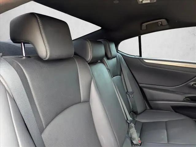 2023 Lexus ES 350 F SPORT Handling