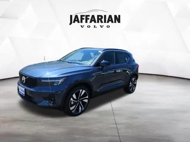 2026 Volvo XC40 Plus, B5 AWD Gas (mild hybrid), Dark
