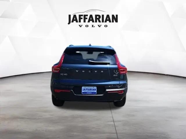 2026 Volvo XC40 Plus, B5 AWD Gas (mild hybrid), Dark
