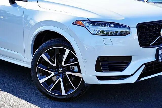 2023 Volvo XC90 Recharge T8 Plus Dark Theme 7-Seater