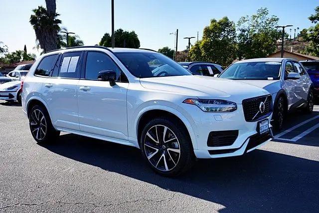 2023 Volvo XC90 Recharge T8 Plus Dark Theme 7-Seater