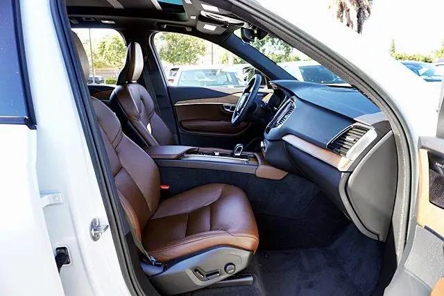2023 Volvo XC90 Recharge T8 Plus Dark Theme 7-Seater
