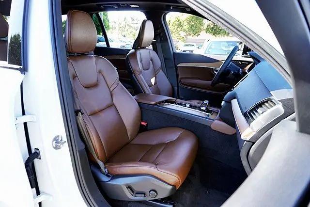 2023 Volvo XC90 Recharge T8 Plus Dark Theme 7-Seater
