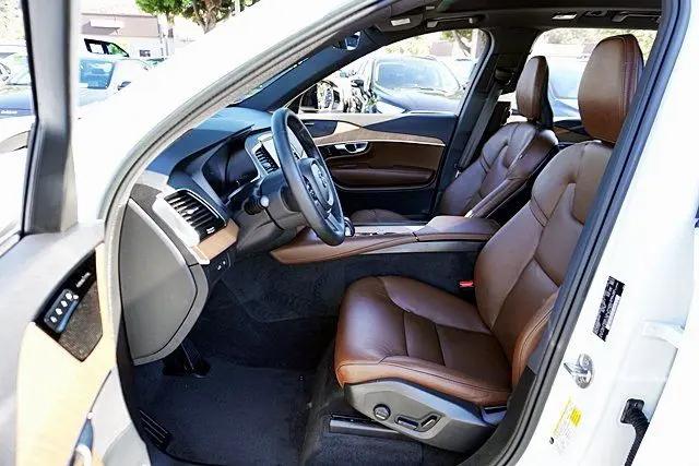 2023 Volvo XC90 Recharge T8 Plus Dark Theme 7-Seater