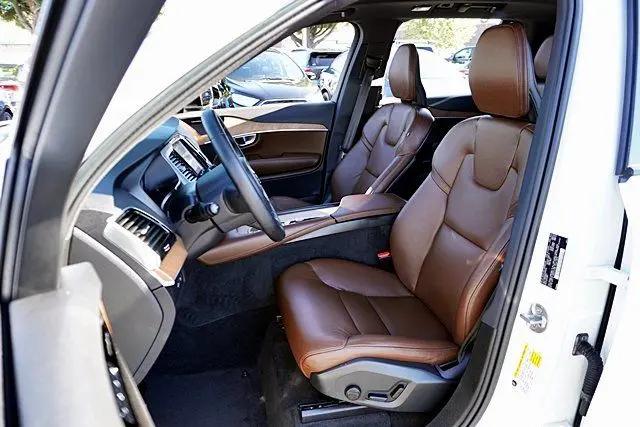 2023 Volvo XC90 Recharge T8 Plus Dark Theme 7-Seater