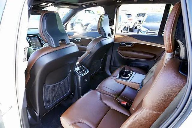 2023 Volvo XC90 Recharge T8 Plus Dark Theme 7-Seater