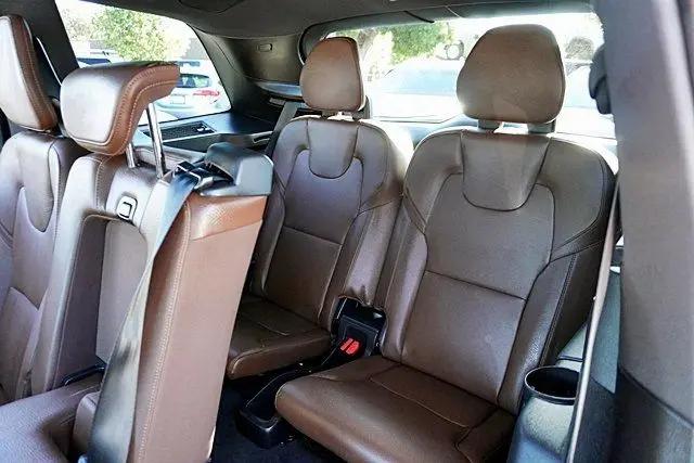2023 Volvo XC90 Recharge T8 Plus Dark Theme 7-Seater