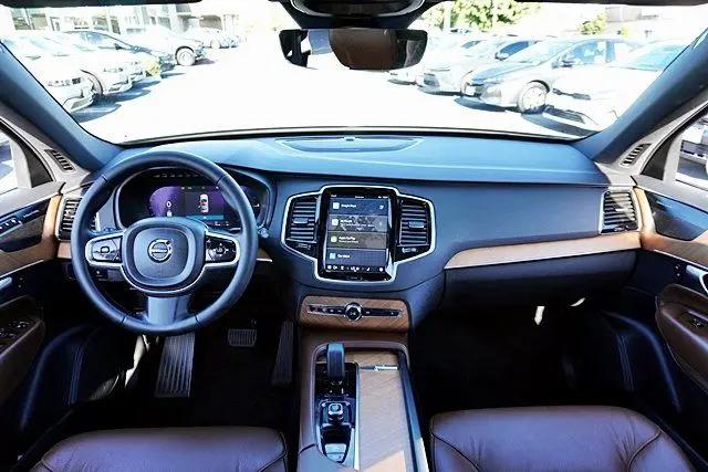 2023 Volvo XC90 Recharge T8 Plus Dark Theme 7-Seater