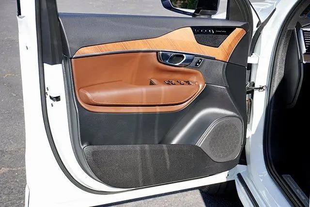 2023 Volvo XC90 Recharge T8 Plus Dark Theme 7-Seater