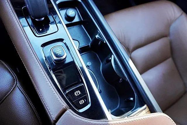 2023 Volvo XC90 Recharge T8 Plus Dark Theme 7-Seater