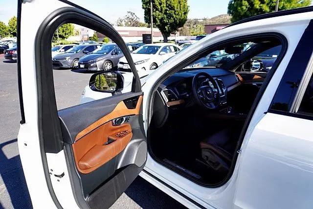 2023 Volvo XC90 Recharge T8 Plus Dark Theme 7-Seater