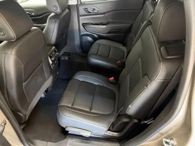 2023 GMC Acadia AWD SLT