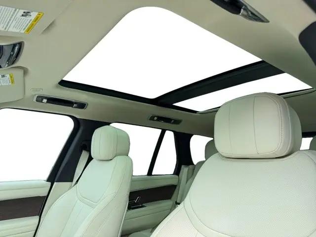 2025 Land Rover Range Rover P400 SE
