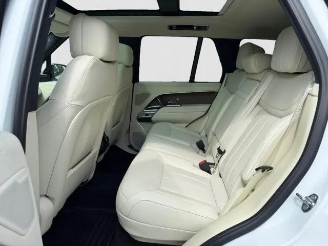 2025 Land Rover Range Rover P400 SE