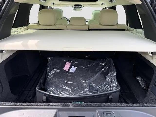 2025 Land Rover Range Rover P400 SE