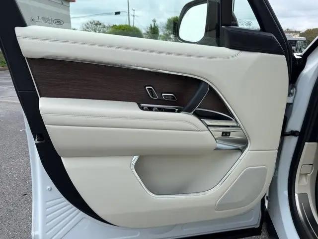 2025 Land Rover Range Rover P400 SE