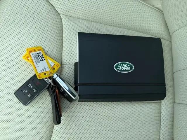 2025 Land Rover Range Rover P400 SE